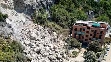 Itália: famílias retiradas após terremoto temem ficar sem casa