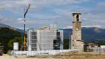 Amatrice revive tragédia de 2016 e cobra avanço na reconstrução