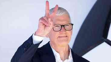 Após 15 anos, Tim Cook passa CEO da Apple a Ternus
