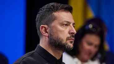 Zelensky denuncia ataques russos a aeroportos de Kiev