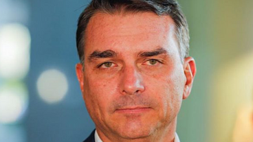 Ligação de Flávio Bolsonaro com a milícia vira denúncia, no STF