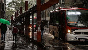 Eleição tem chuva em grande parte do país e alerta vermelho no Paraná