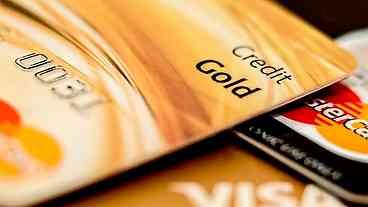 Clientes de bancos com mais recursos  apelam ao crédito rotativo dos cartões