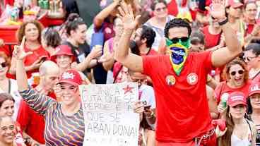 Lula mobiliza multidão em Copacabana, em ato pela reeleição