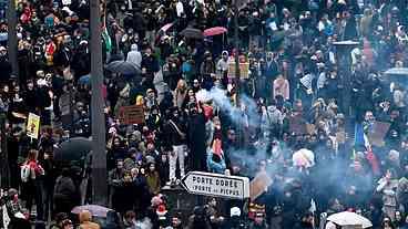 Manifestantes ocupam ruas de cidades francesas, apesar da...