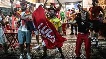 Aniversário de Lula é comemorado com festa organizada no...