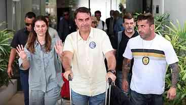 Ação Popular quer barrar salário de Flávio Bolsonaro