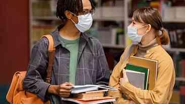 UFRJ volta a recomendar máscaras em ambientes fechados