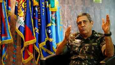 Polícia Federal quebra sigilo telefônico de Braga Netto