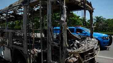 Motorista queimado após ataques a ônibus está internado no Rio de Janeiro