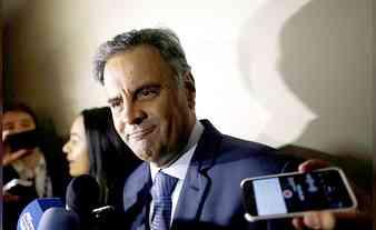 Aécio Neves tende a assumir o que restou do ninho tucano