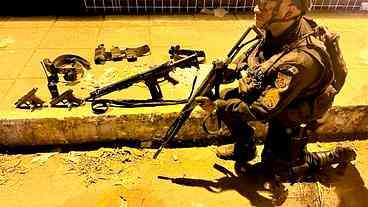 Armados com fuzil, criminosos enfrentam a PM e saem feridos