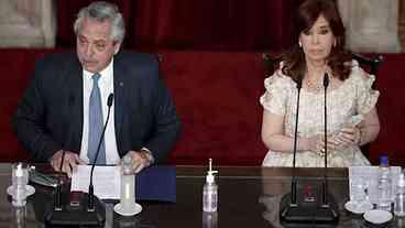 Fernández cancela agenda para evitar que Kirchner assuma poder na sua ausência