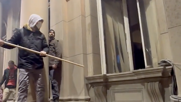 Manifestantes pedem anulação das eleições parlamentares na Sérvia