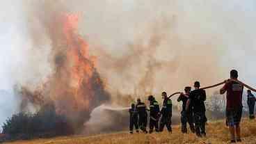 Grécia e Turquia enfrentam novos incêndios devastadores