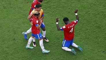 Costa Rica segura pressão, vence Japão e renasce na Copa