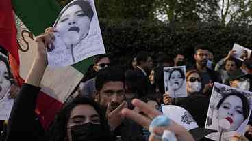 Irã convoca enviado britânico e alega interferência em protestos