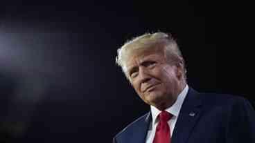 Tribunal marca audiência de Donald Trump por subornar atriz pornô