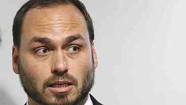 Titular do ‘Gabinete do ódio’, filho ’02’ joga toalha e admite a derrota