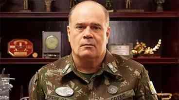 Comandante do Exército prefere não explicar o seu discurso enigmático