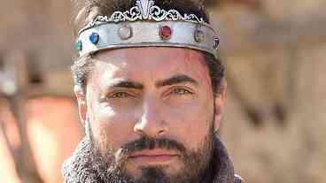 Carlo Porto se prepara para deixar série 'Reis' em batalha épica