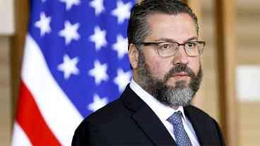 Ernesto Araújo coloca carreira em risco ao se dizer favorável ‘ao caos’