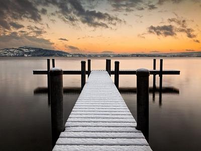 lake-zug-central-switzerland_30717_990x742-e1295371777613.jpg