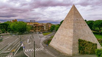 piramide.jpg