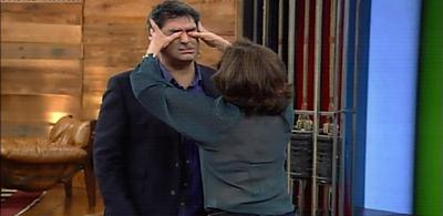 2jan2013-betty-faria-acerta-golpe-de-krav-maga-em-zeca-camargo-no-video-show-1388681517225_615x300.jpg
