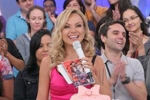 a-apresentadora-eliana-recebeu-uma-festa-surpresa-durante-a-gravacao-de-seu-programa-no-sbt-a-loira-que-completa-39-anos-no-dia-22-de-novembro-de-2012-ganhou-a-festa-de-aniversario-de-sua-producao-1352930833473_300x2001.jpg