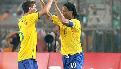 thiagonevesronaldinho.jpg
