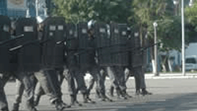 policiais_choque_edit.gif