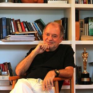 marcilio-moraes-posa-em-seu-escritorio-no-leblon-na-zona-sul-carioca-25411-1303849452482_300x300.jpg