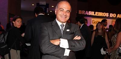 um-dos-empresarios-donos-da-redetv-e-marido-de-luciana-gimenez-marcelo-de-carvalho-participa-da-premiacao-que-escolhe-os-brasileiros-do-ano-em-sao-paulo-31212-1354580974264_615x300.jpg