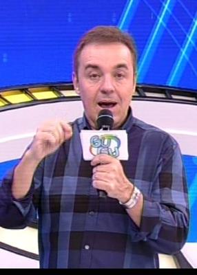 9jun2013-gugu-liberato-comanda-o-ultimo-programa-do-gugu-na-record-1370817095956_300x420.jpg