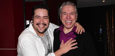 silvio-santos-aplaude-o-neto-tiago-abravanel-no-teatro-12512-1336912843383_615x300.jpg