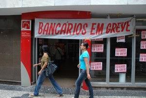 Bancos-em-Greve-L-04-300x201.jpg