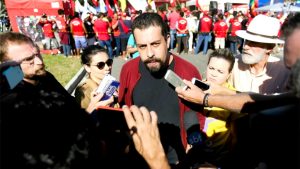 Boulos falou aos jornalistas, no acampamento em apoio ao ex-presidente Lula