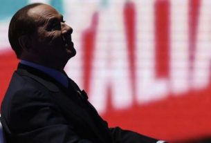 Ex-premiê da Itália, de 83 anos, Silvio Berlusconi recupera-se de uma queda durante um evento na Croácia
