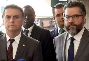Bolsonaro disse que nomeou Ernesto Araújo por sua vida pregressa no Serviço Público