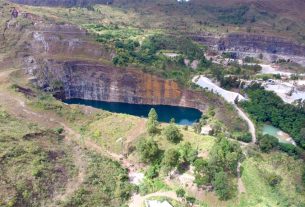 A mineração do magnésio, em Minas Gerais, deixa crateras imensas no solo