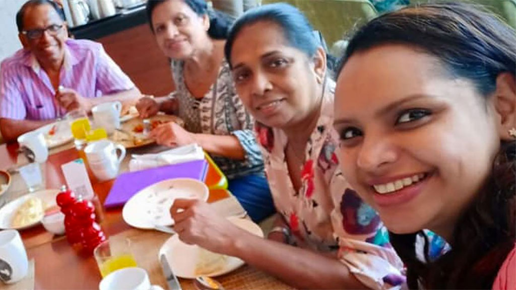 Shantha Mayadunne fez uma selfie com a filha, Nisangra, pouco antes de morrer ao lado dela