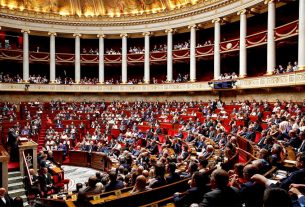 A ação de 22 das mais representativas organizações sociais francesas, junto ao Parlamento do país, alerta para o risco que corre a democracia brasileira