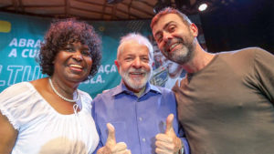 Ao lado de Benedita e Freixo, Lula faz o sinal de positivo para a candidatura unificada de esquerda, para o ano que vem