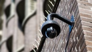 Sistema de vigilância com reconhecimento facial na Metrô paulista preocupa organizações por falta de transparência