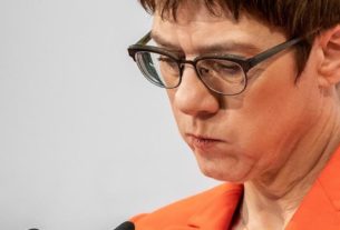 Kramp-Karrenbauer anunciou renúncia como chefe da CDU, mas permanece como ministra da Defesa