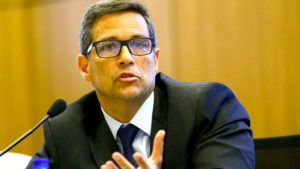 Presidente do Banco Central, Campos Neto também preside o Conselho de Política Monetária (Copom), que regula a taxa de juros oficial do país (Selic)