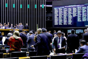 O Congresso, na noite passada, fechou acordo para aprovar os vetos do presidente Jair Bolsonaro (sem partido)