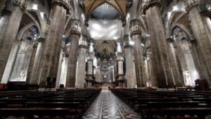 Interior da Catedral de Milão, no norte da Itália