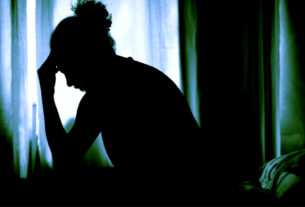 A depressão leva a um quadro de risco para os pacientes, principalmente sob grande estresse ou, conforme agora, de afastamento social